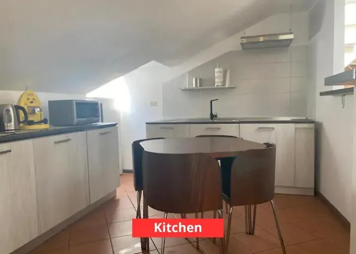 A 50m Da Piazza Alfieri Апартаменты Асти