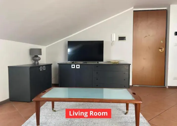 A 50m Da Piazza Alfieri Апартаменты Асти