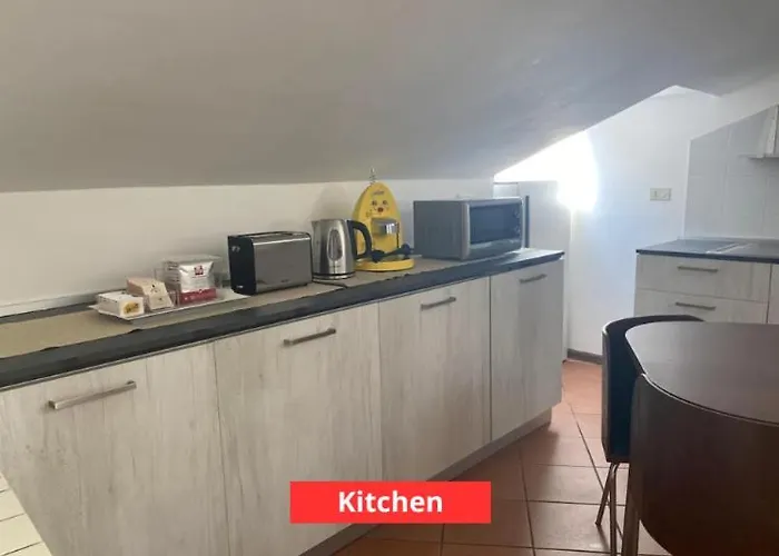 A 50m Da Piazza Alfieri *